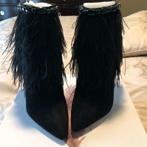 Jessica Simpson Piume feather booties